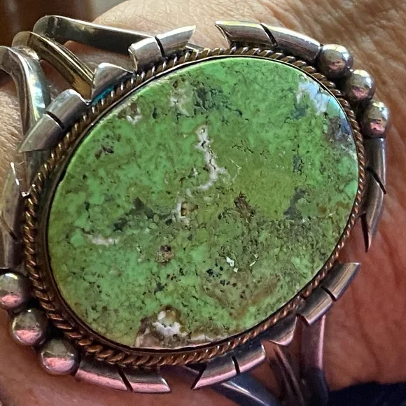 Vintage Navajo Sterling Silver Gaspeite Cuff Bracelet Signed  “KM” UNISEX - Picture 11 of 17